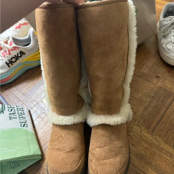 UGG Women's Sunburst Tall Boots US size 6. - Picture 3 of 11